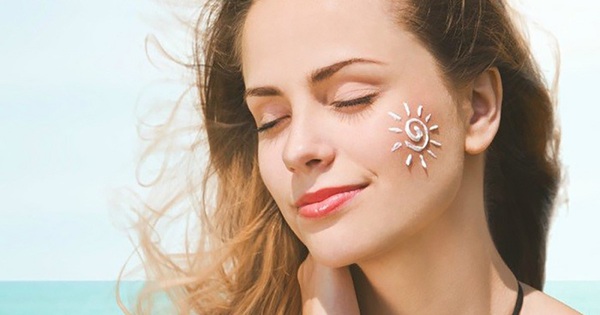 Những lợi ích của cách thoa lại kem chống nắng cho da mụn 