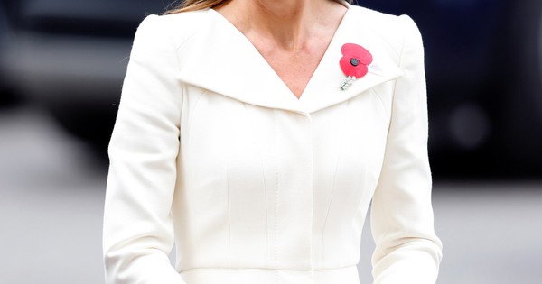 Mặc váy dài nữ tính và thanh lịch như Công nương Kate Middleton