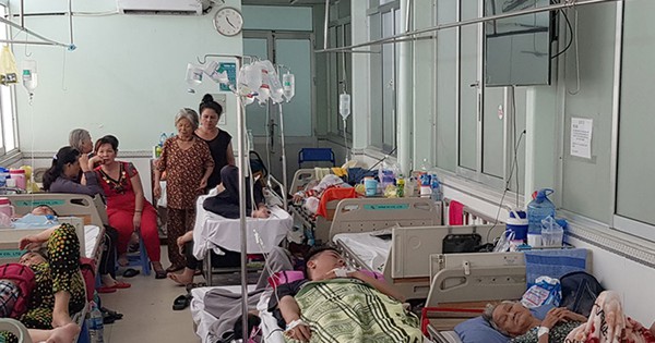 Bệnh viện tận thu giường dịch vụ?