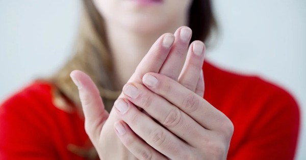 Đặc điểm móng tay nào có thể cho thấy nguy cơ mắc bệnh gan?
