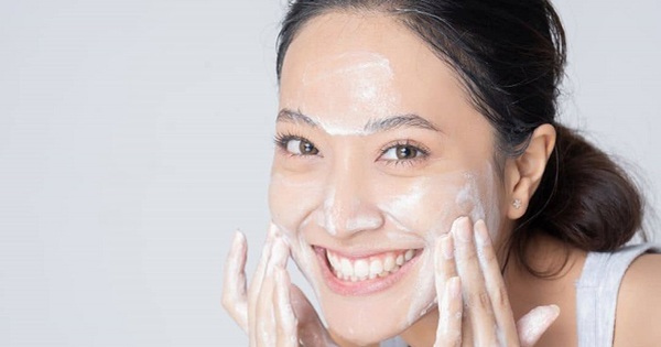 Sữa rửa mặt cho da mụn thâm thích hợp cho loại da nào?
