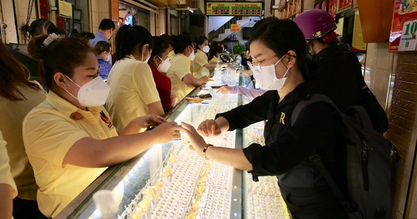 Thị trường thế giới giá vàng hôm nay mi hồng giá bao nhiêu và giá bao nhiêu tại Việt Nam