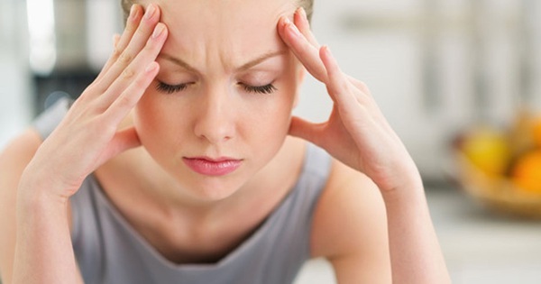 Dấu hiệu của đau đầu đi ngoài và cách giảm triệu chứng