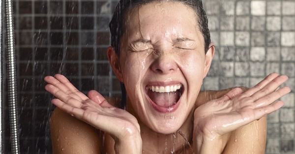 Tắm nước lạnh có thể giúp giảm sốt 38 độ C không?
