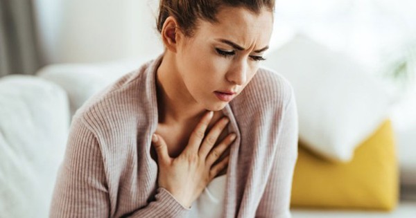 Những biện pháp và liệu pháp nào có thể được sử dụng để giảm tức ngực khó thở buồn nôn?
