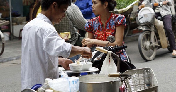 Người Hà Nội - Chuyện ăn, chuyện uống một thời: Những kiểu uống mang phong vị Trung Hoa
