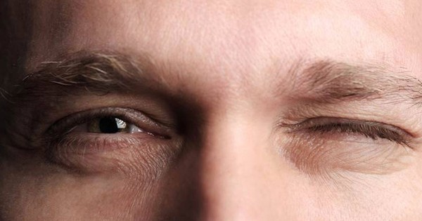 Khoa học lý giải mắt giật là điềm báo gì, có nguy hiểm không?