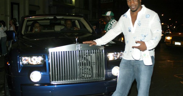 Mike Tyson ‘hối lộ’ cảnh sát bằng… chiếc Rolls Royce