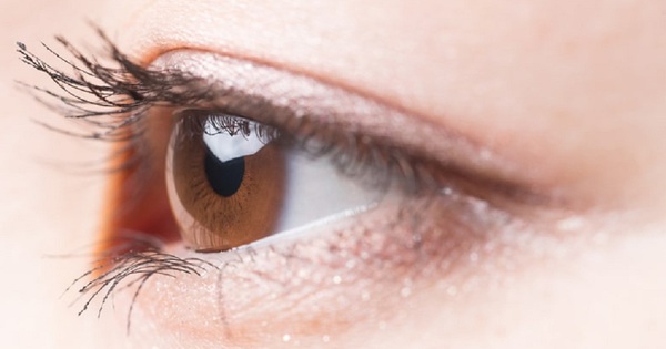 Tại sao phụ nữ mắt hí có xu hướng giữ cảm xúc thầm kín?

