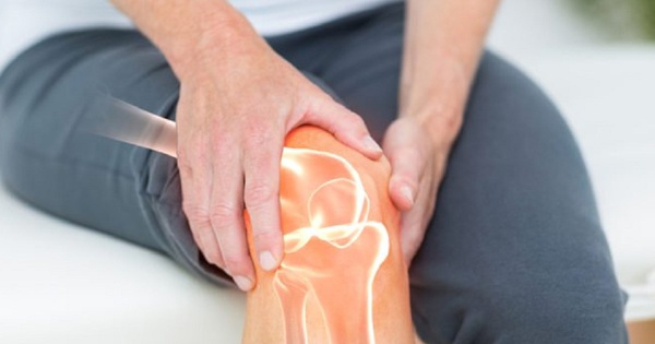 Thực hiện những phương pháp tự chăm sóc nào có thể giúp giảm đau chân dưới đầu gối?

