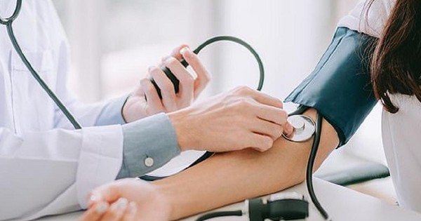 Tại sao cần đo huyết áp ít nhất hai lần?

