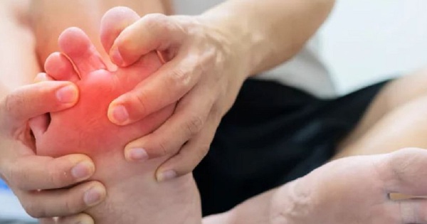 Bàn chân bị đau rát là triệu chứng của bệnh gì?