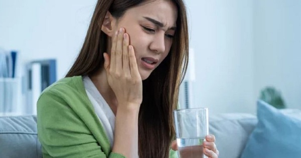 Có phải việc sử dung nước muối là một cách tự nhiên và an toàn để làm hết nhức răng?
