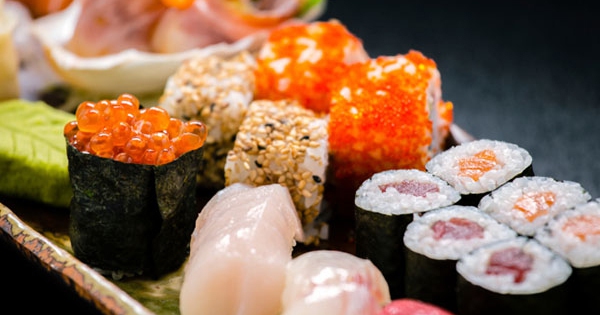 Tại sao sushi và sashimi cần được ăn cẩn thận?
