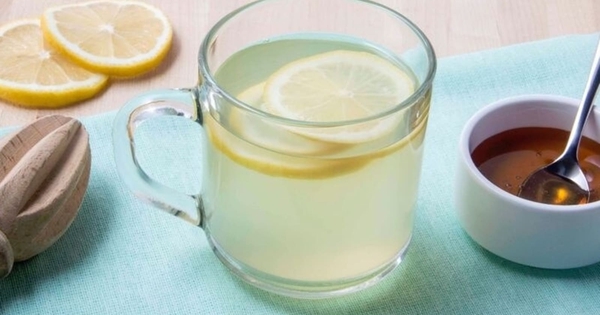 Uống một cốc nước chanh mật ong ấm vào buổi sáng có giúp tăng cường hệ miễn dịch không?
