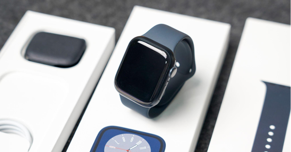 Apple Watch Series 8 và SE: Với Apple Watch Series 8 và SE, bạn sẽ trải nghiệm những tính năng đột phá và cải tiến mới nhất của Apple. Màn hình lớn hơn, khả năng cải thiện sức khỏe và thể dục, tính năng định vị toàn cầu và đầy đủ các tính năng thông minh khác, thỏa mãn nhu cầu của người dùng khó tính nhất. Hãy tham gia cùng chúng tôi và khám phá thế giới công nghệ đầy sáng tạo.