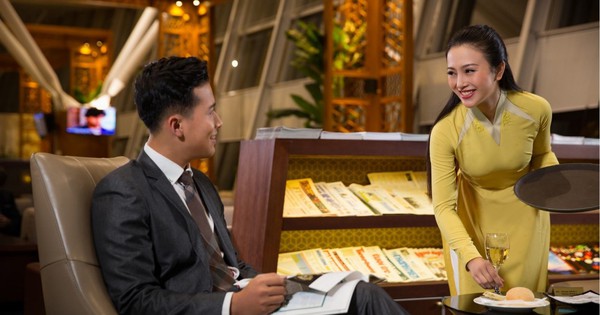 Nâng hạng thẻ hội viên Bông Sen Vàng, nhận ngàn quà tặng cùng thẻ Amex Vietcombank