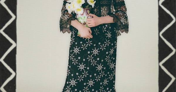 Chiem ng ng b s u t p resort 2022 c a Anna Sui v i nh ng trang ph c y ng u h ng