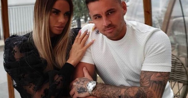 ‘bom Sex Katie Price Tức Giận Vì Tình Trẻ được ‘gái Lạ Gửi Clip Nhạy Cảm 