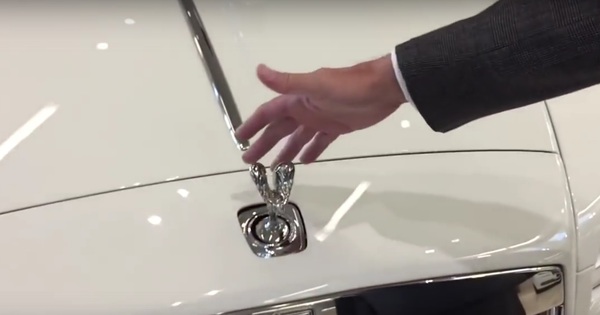 Tại sao logo Rolls Royce lại được gọi là Spirit of Ecstasy?