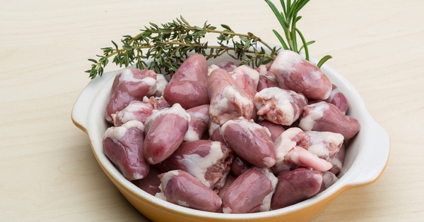 Tim gà là nguồn cung cấp protein tốt cho sức khỏe với bao nhiêu gram protein trong 100 gram thịt?
