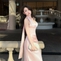 Tôn dáng tinh tế với đầm lụa