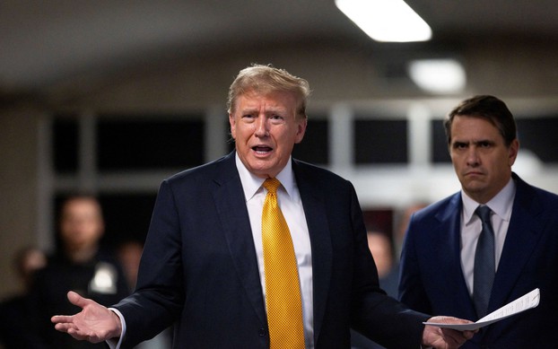 Ông Trump 'chặn đòn' của công tố viên trong vụ tài liệu mật