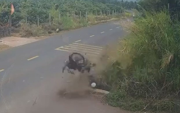 Vụ nam sinh lớp 12 tử vong ở Đắk Lắk: Đình chỉ cán bộ CSGT