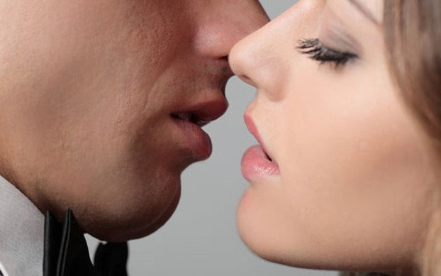 Tiết lộ những bí ẩn xung quanh nụ hôn
