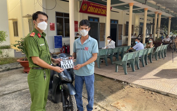 Chủ Tịch Xã Ở Bến Tre Bấm Được Biển Số Đẹp 'Ngũ Quý' 666.66: Để Xài, Không  Bán