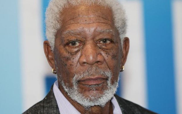 Morgan Freeman bị cắt quảng cáo sau scandal quấy rối tình dục