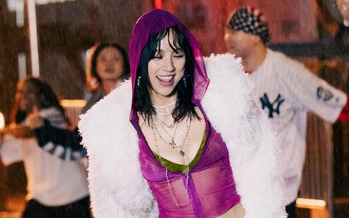 Lee Hyori Walks Confidently In 'HOODIE E BANBAJI' Music, 53% OFF