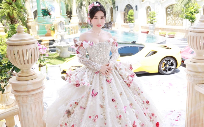 Không thể rời mắt trước đầm dạ hội đẹp của hoa hậu hoàn vũ Thuỳ Lâm