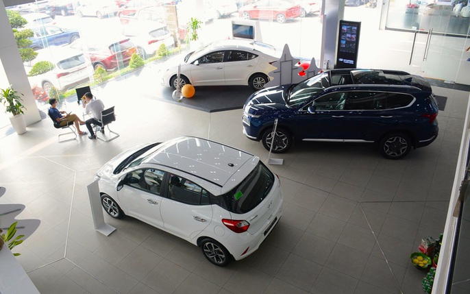 Khuyến mãi đại lý ô tô