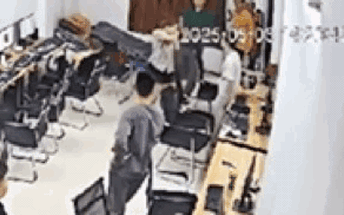 河內市公安局局長指示核實涉嫌毆打民眾的警察的訊息