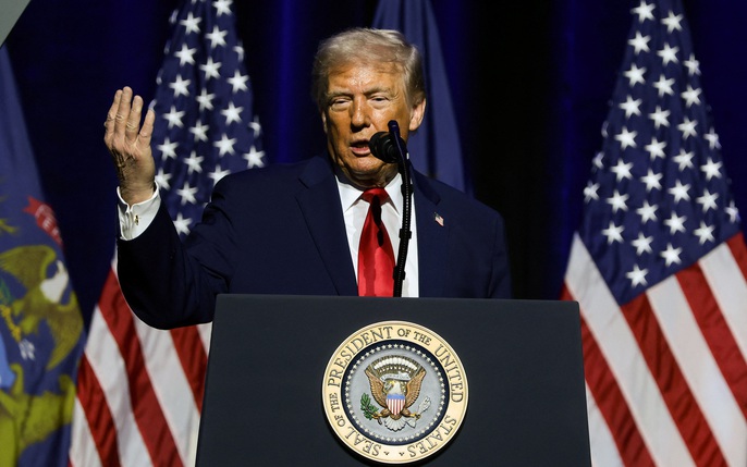 Ông Trump mã độc tước người nhập cư phạm tội lừa đảo