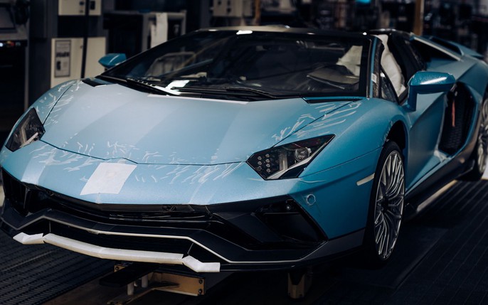 Lamborghini Aventador: \