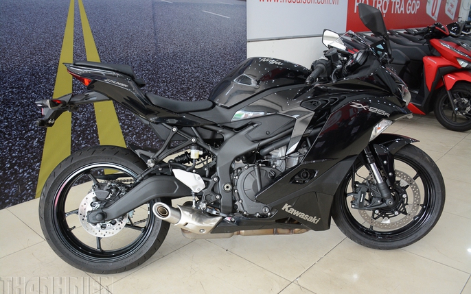 Thành Nguyễn　4box Kawasaki Ninja ZX-25R 2020 về Việt Nam giá 180 triệu, đấu