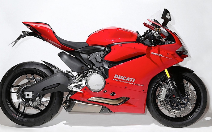 Ducati 959 Panigale là một trong những dòng xe nhạy cảm được yêu thích nhất trên thị trường hiện nay. Hình ảnh này sẽ đưa bạn đến với sức mạnh và tinh tế của chiếc xe vô cùng đặc biệt này.