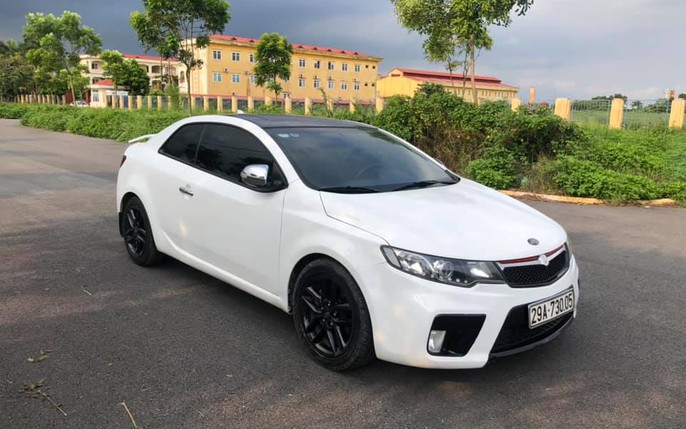 2010 Kia Forte Koup SX with 17x9 Varrstoen Es2 and Nankang 205x40 on Air  Suspension  854368  Fitment Industries