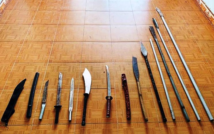 Quảng Ngãi Điều tra 2 thanh niên đặt hàng 38 dao phóng lợn  Đăng trên  báo Bắc Giang