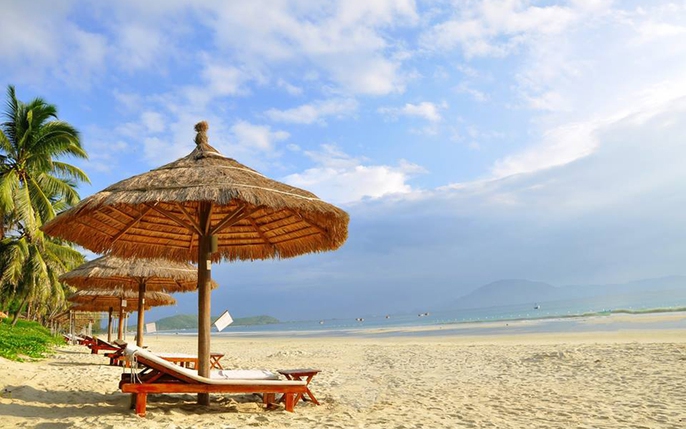 Top những bãi biển đẹp ở Vũng Tàu mùa nào cũng đông đúc du khách - iVIVU.com