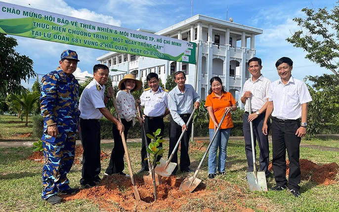 Cùng nhau bảo vệ thiên nhiên để giữ gìn hành tinh xanh và bền vững cho thế hệ tương lai. Hãy xem hình ảnh liên quan để cảm nhận sức sống động dại của từng loài sinh vật và khám phá vẻ đẹp độc đáo của thiên nhiên.