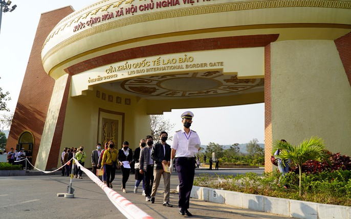 Cửa Khẩu Lao Bảo - Cửa Ngõ Chiến Lược Giao Thương Giữa Việt Nam và Lào