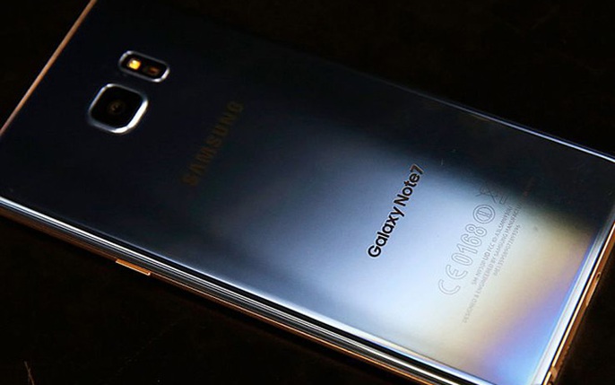 Cùng đặt Samsung Galaxy Note 7 và Galaxy S7 edge lên bàn cân: “Huynh đệ  tương tàn?“