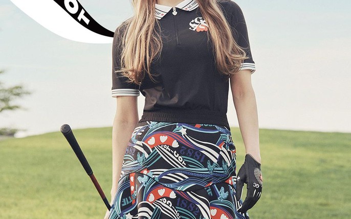 Hương Giang, Quỳnh Nga đi chơi golf mặc váy ngắn cũn, suýt 