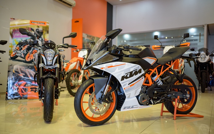 REVIEW 2016 KTM Duke 250 and RC250  good handling and good looks at an  entrylevel price  paultanorg
