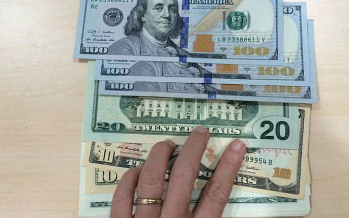 Đây là hình ảnh về 100 đô la Mỹ - mệnh giá tiền lớn nhất của đồng USD. Nếu bạn thích sưu tập tiền giấy hoặc muốn tìm hiểu thêm về đồng tiền này, thì hình ảnh này chắc chắn sẽ khiến bạn thích thú!