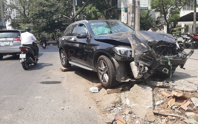 Xe Mercedes trong những vụ tai nạn giao thông kinh hoàng năm 2018