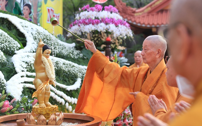 Lễ Mộc Dục Là Gì? Khám Phá Nghi Lễ Tâm Linh Đậm Đà Bản Sắc Văn Hóa Việt